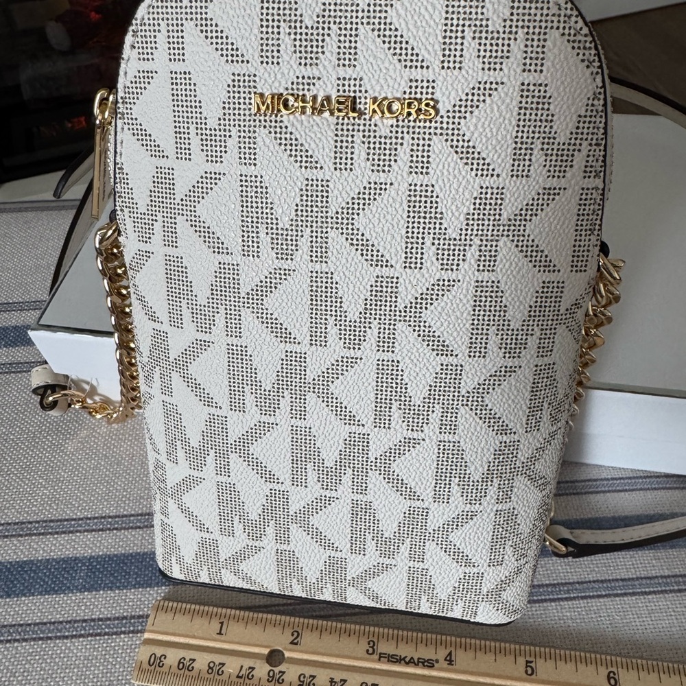 Michael Kors Vanilla/Acorn Signature Crossbody with Gold Chain - Picture 2 of 9